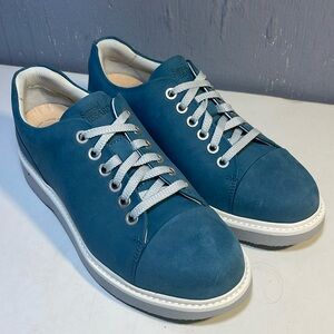 Samuel Hubbard Women's 'Fast for Her' Sky Blue Shoes 6 M